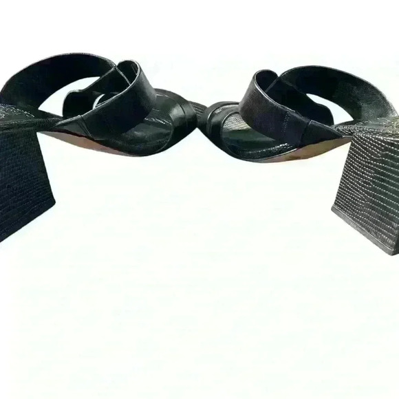 EUC Vince Camuto Jestimel Black Leather Slide Sandals Sz 8.5 EUC - Picture 4 of 7